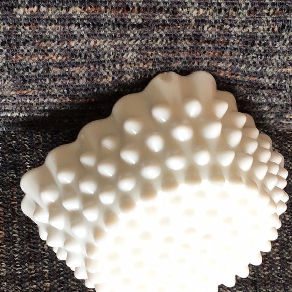 2 small milk glass dishes - Picture 3 of 3